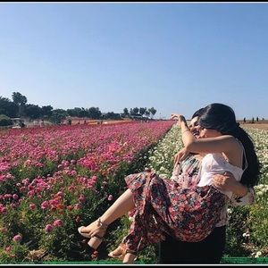 Flowy wide leg pants. American Rag. Size M.